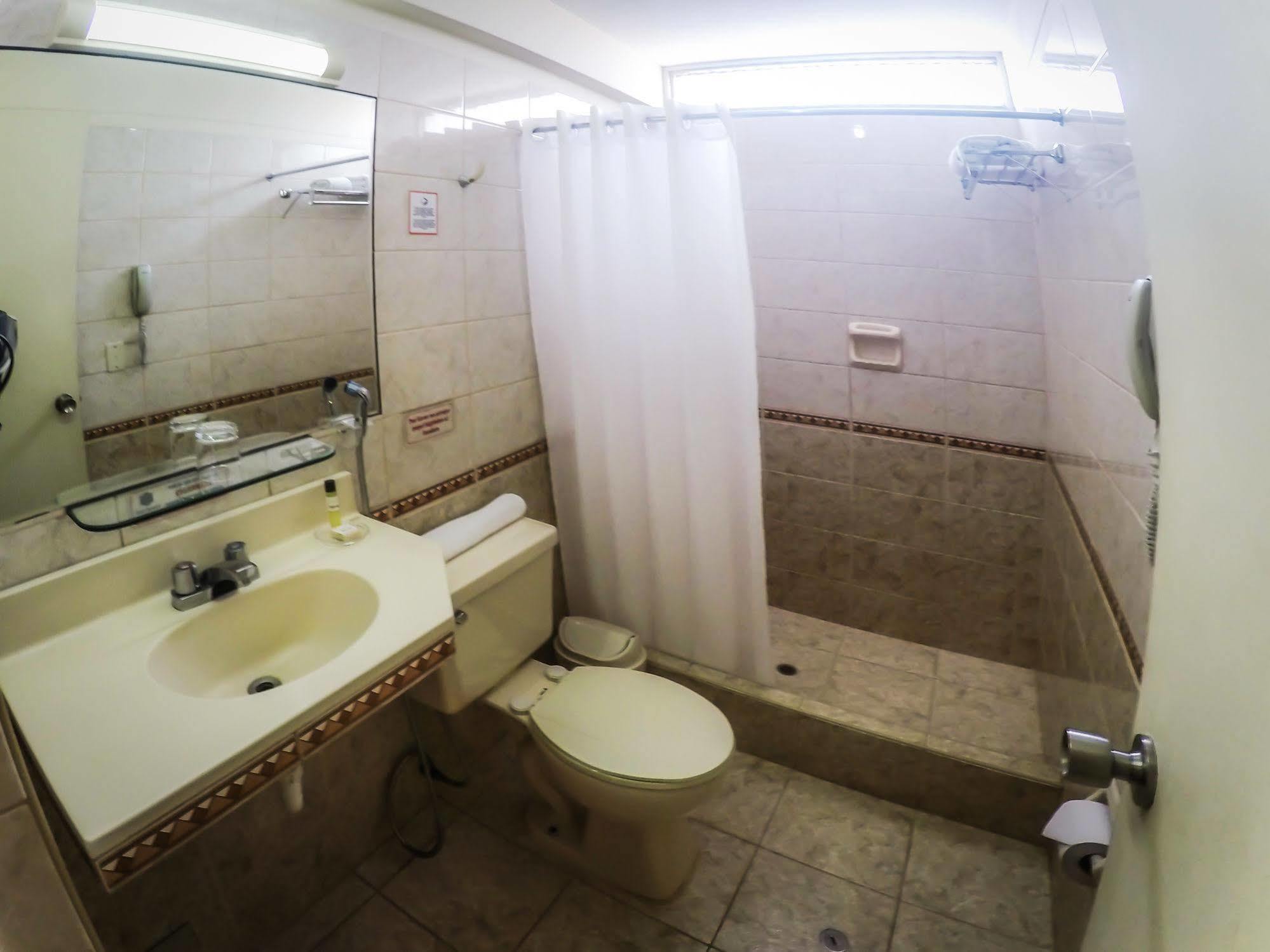 Intiotel Чиклайо Екстериор снимка